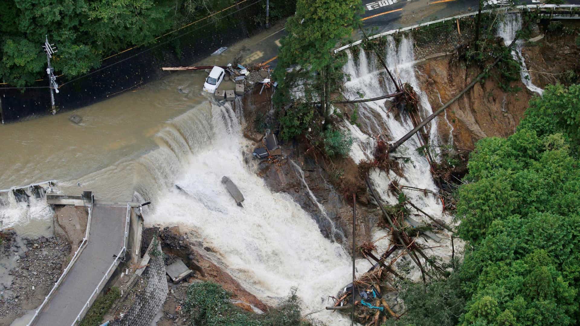 Passagem de tufão no Japão deixa ao menos 5 mortos e 130 feridos Passagem de tufão no Japão deixa ao menos 5 mortos e 130 feridos