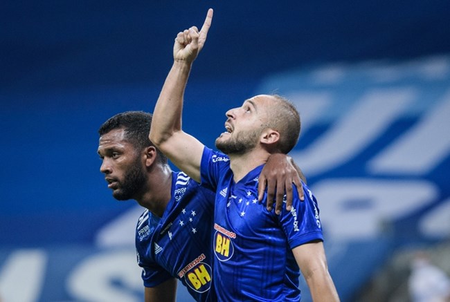 Cruzeiro bate Vitória na estreia de Ney Franco