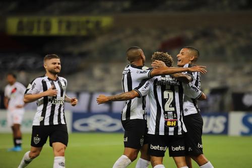 Atlético-MG goleia Vasco e amplia vantagem na liderança