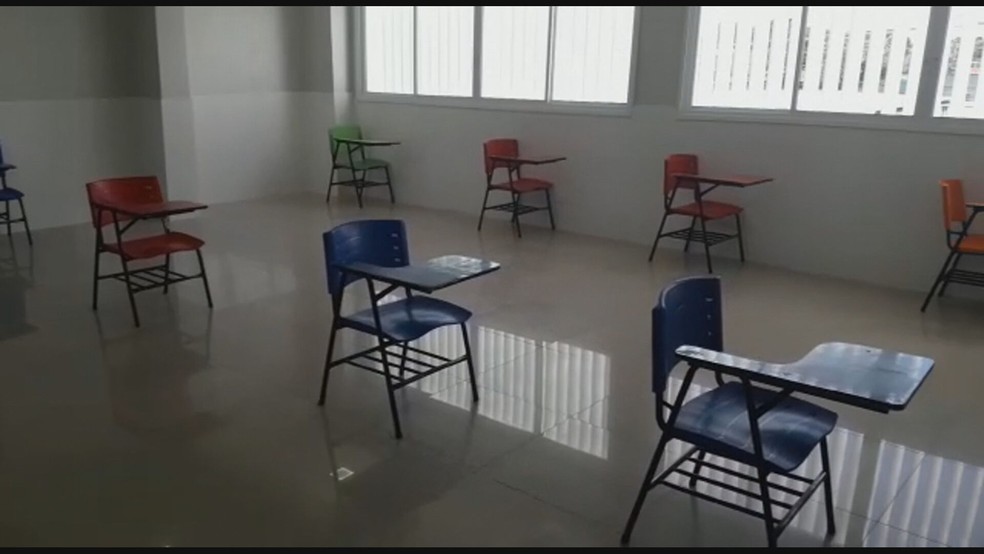 Justiça suspende volta às aulas nas escolas estaduais de MG