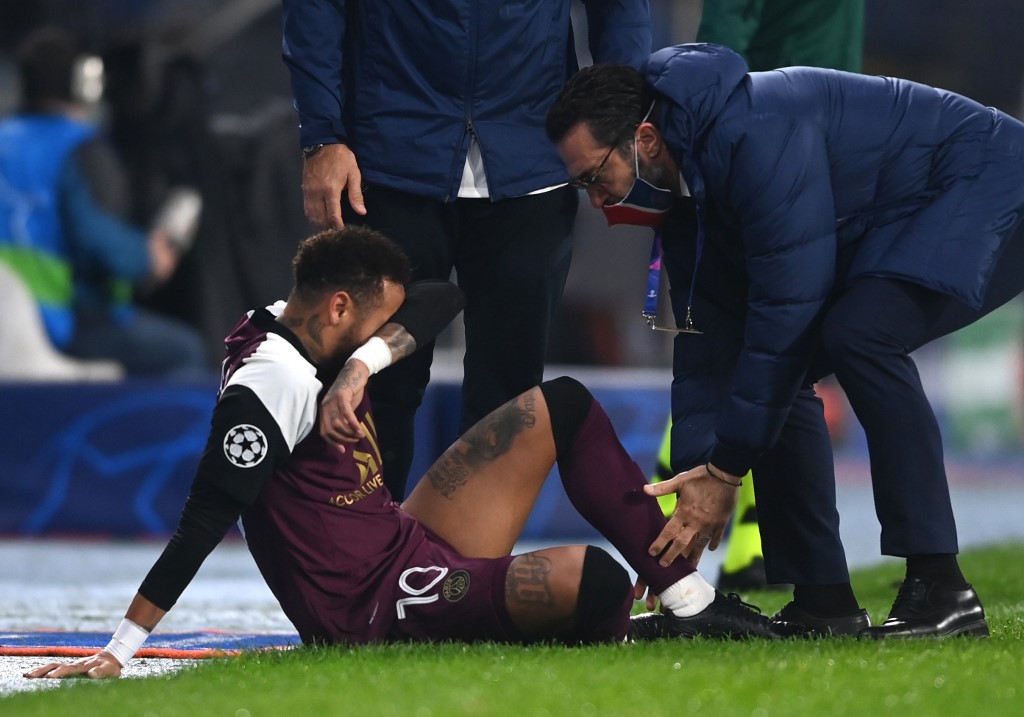 Técnico do PSG confirma lesão de Neymar e prevê volta após 3 semanas