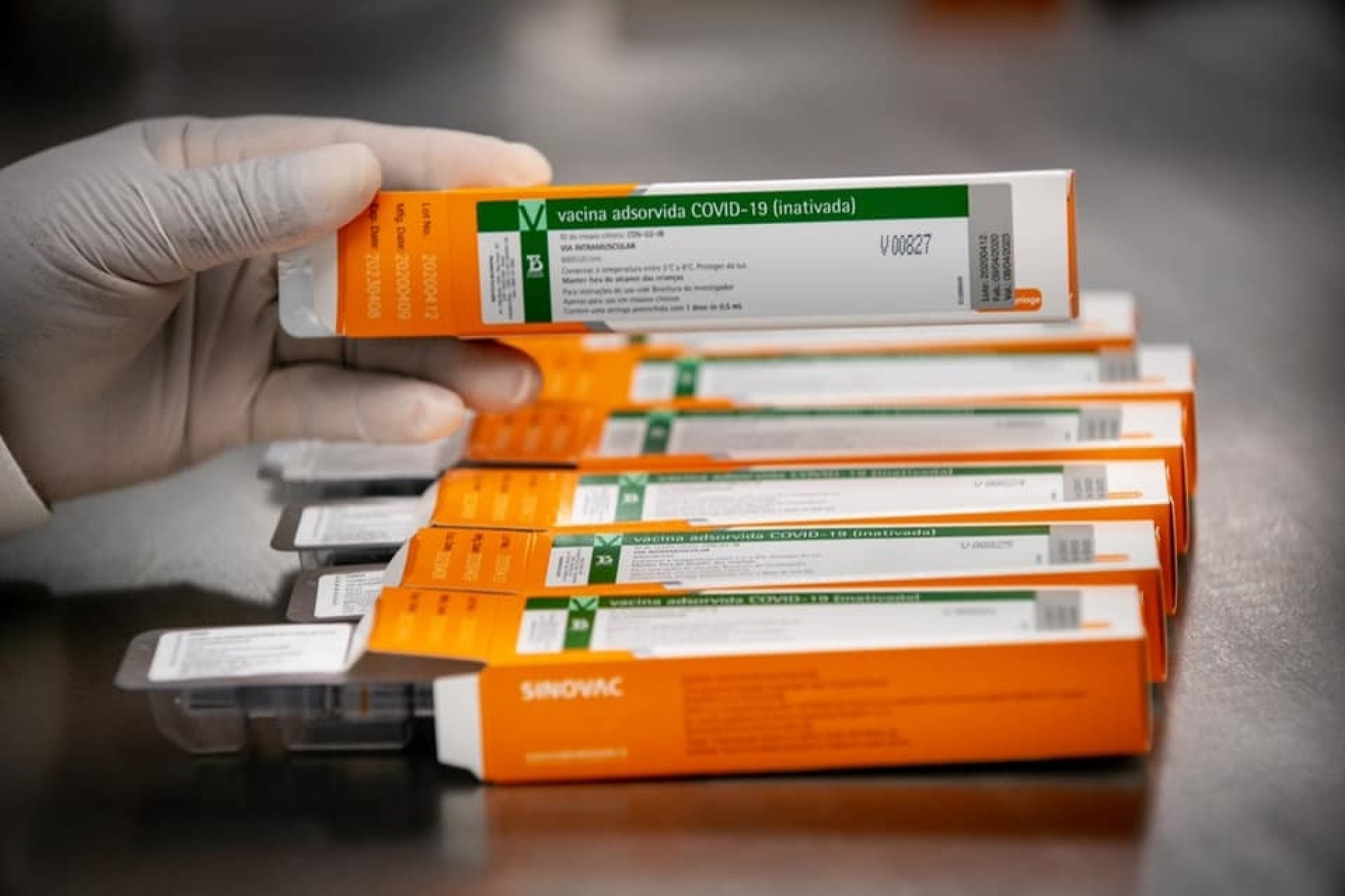 Vacina chinesa é a que tem menos efeitos colaterais entre as testadas, diz Instituto Butantan