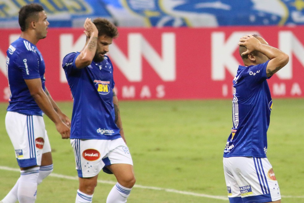 Cruzeiro é derrotado em casa para o Confiança