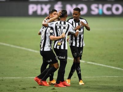 Galo bate Botafogo em quarta triste sem Maradona e segue líder do Brasileiro