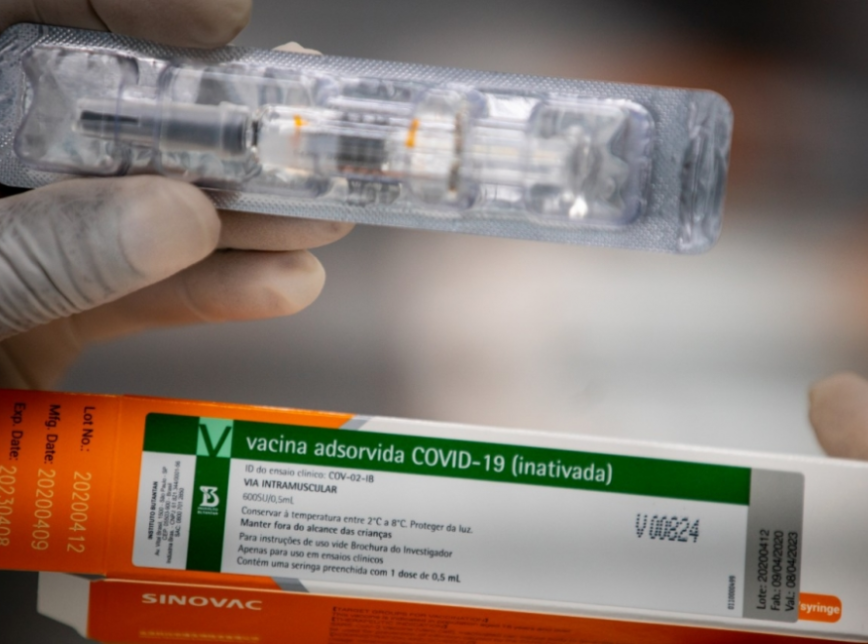 Governo de Minas distribui 278,1 mil doses de vacinas contra Covid-19 na quinta