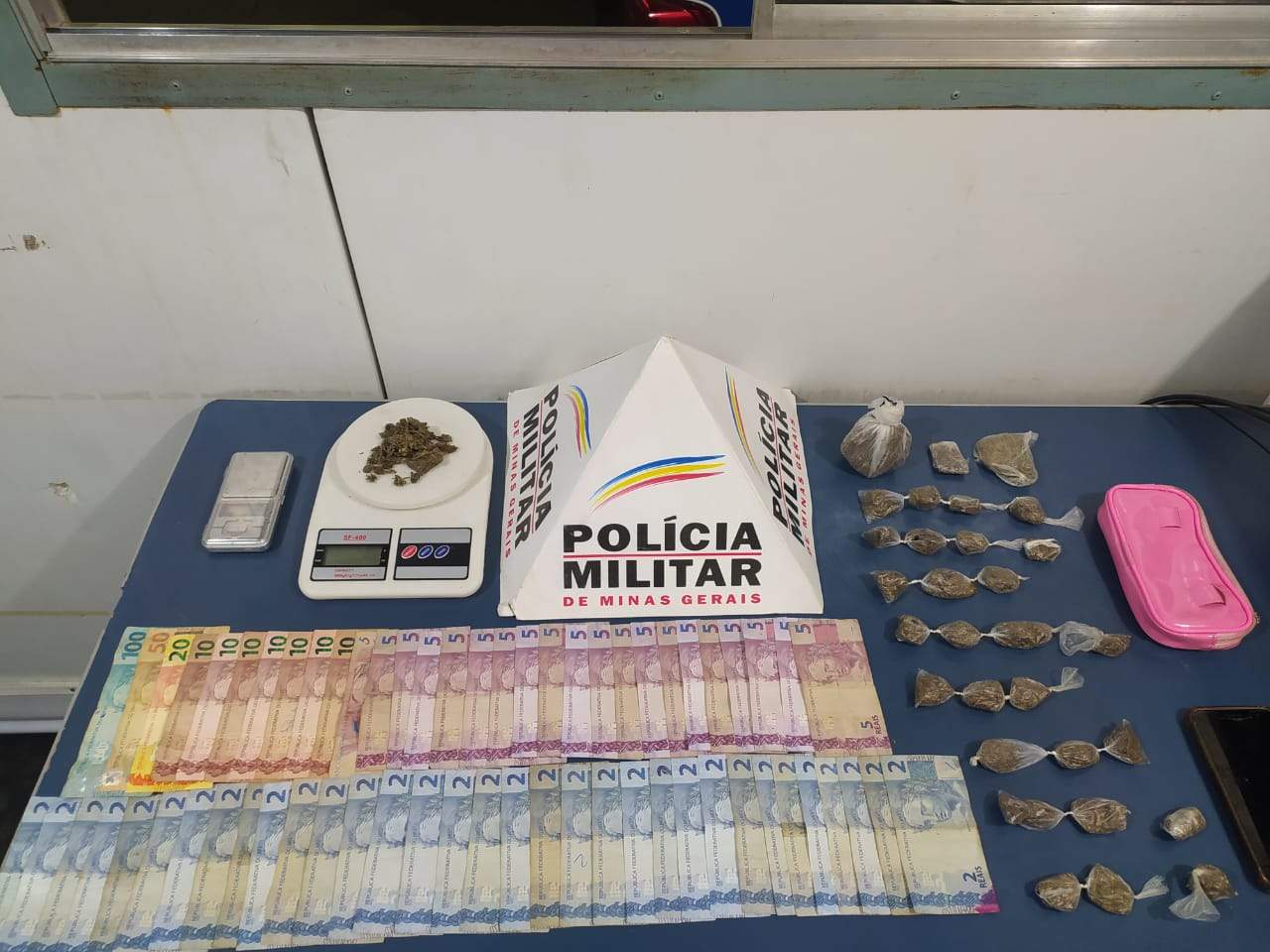 Polícia Militar drogas apreendias no São Vicente e São Francisco de Assis, em Manhuaçu
