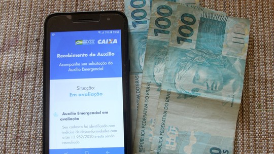 Governo federal estuda auxílio emergencial de R$ 250 por 4 meses
