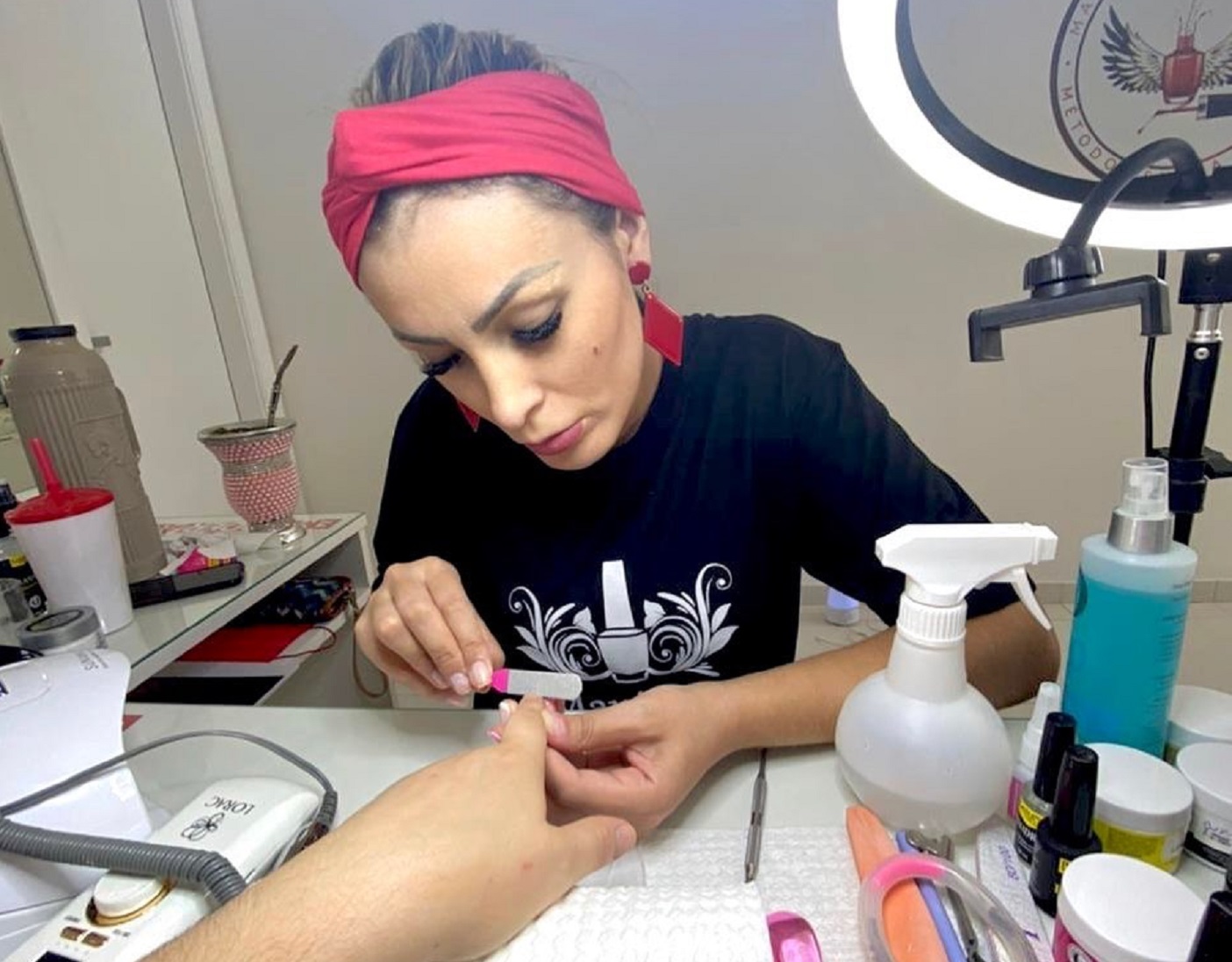 Após deixar Universal, Andressa Urach aposta na profissão de manicure