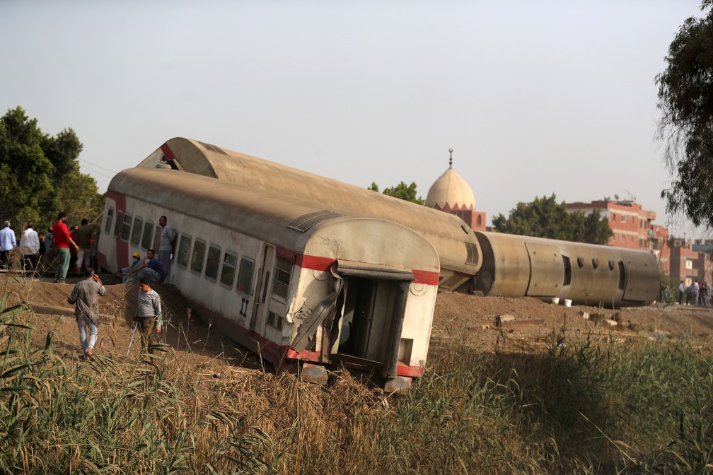 Trem descarrila e deixa 11 mortos e mais de 90 feridos no Egito