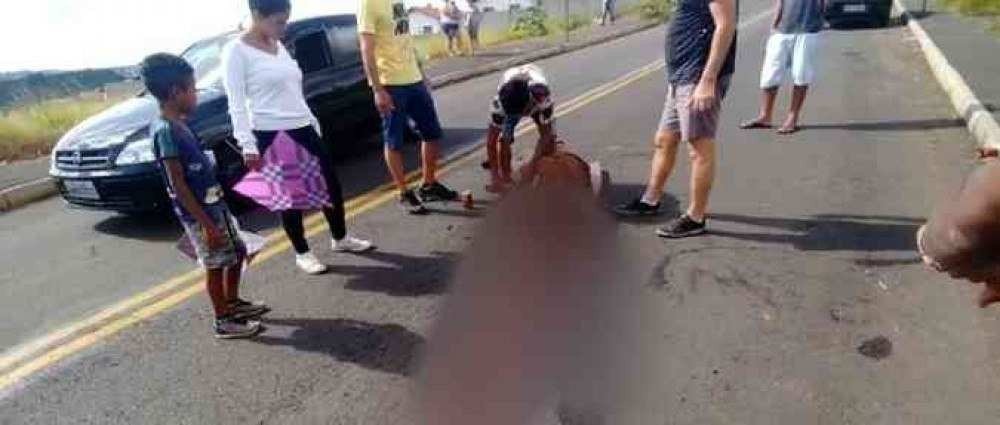 Homem é espancado após ter urinado no meio da rua