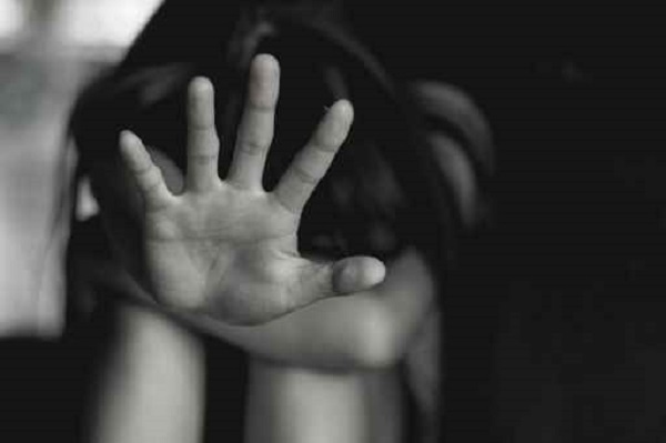 Menina de 10 anos revela à professora estupros cometidos pelo pai