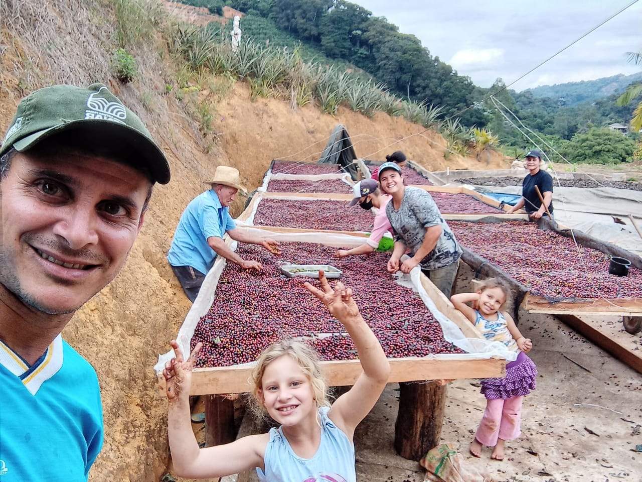 Família de Simonésia segue sonho de produzir café especial