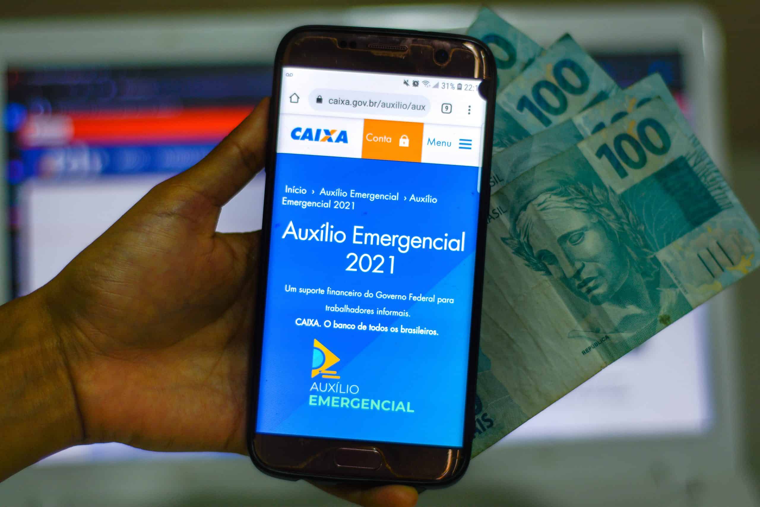 Auxílio emergencial será prorrogado por mais 3 meses, afirma Paulo Guedes