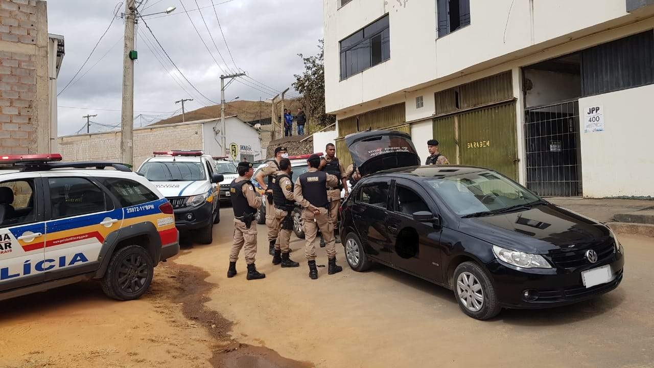 Tentativa de homicídio em Manhuaçu: PM apreende três menores e duas armas