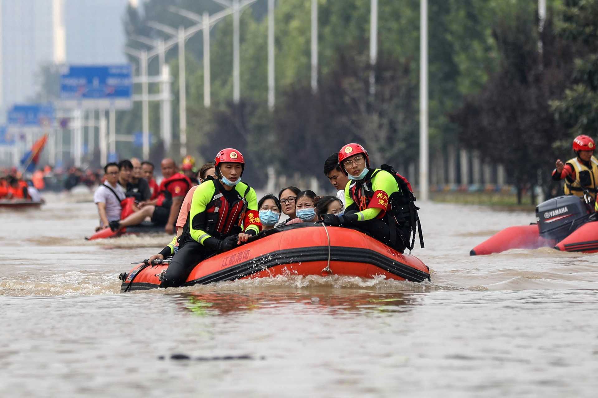 Sobe para 300 número de mortos em enchentes no centro da China