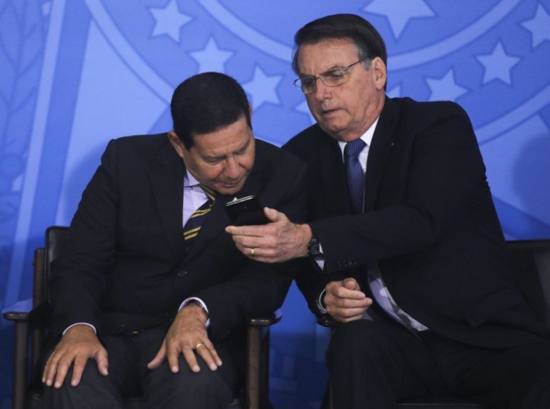 Na véspera do 7 de Setembro, Bolsonaro assina MP que limita remoção de conteúdos das redes sociais