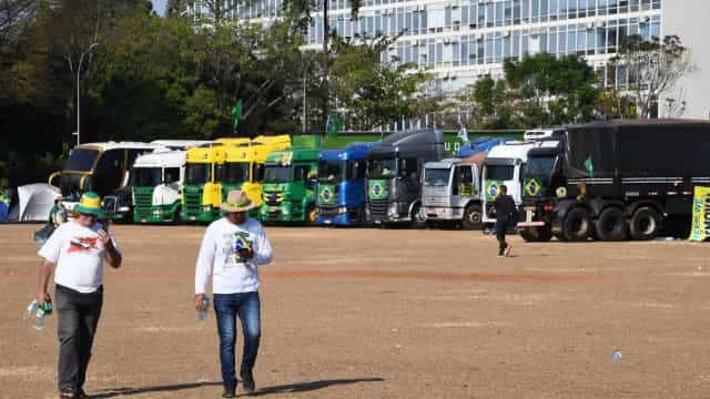 Manifestação pró-governo em Brasília fracassa com baixa adesão