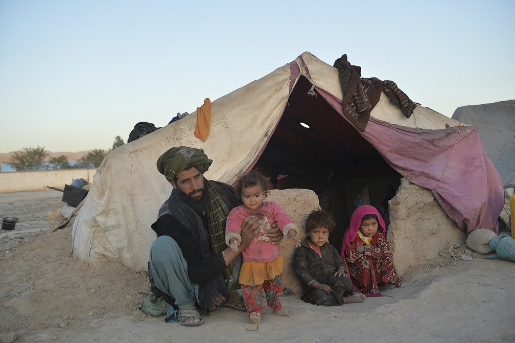 Famílias afegãs vendem suas filhas para não morrerem de fome