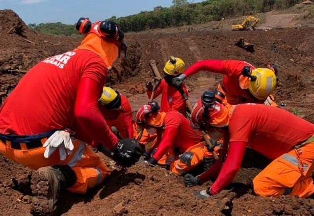 Bombeiros encontram novo corpo de vítima do rompimento da barragem de Brumadinho