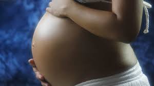 Adolescente grávida recebe ultrassom no palco do manifestação antiaborto