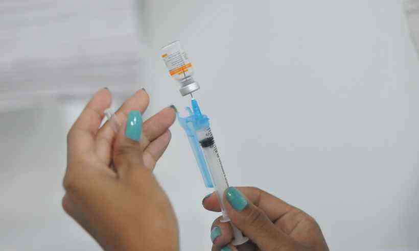 Minas recebe 325.260 doses do imunizante Pfizer