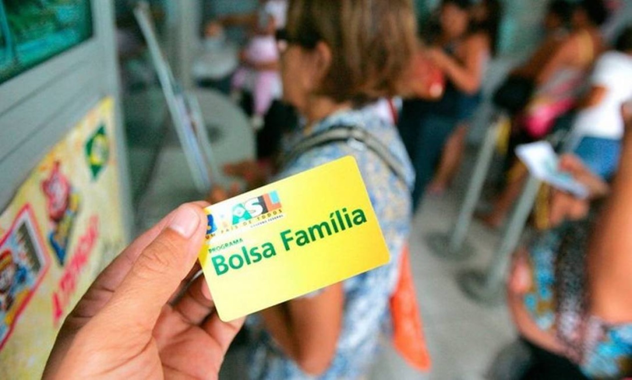 Bolsonaro limita entrada no novo Bolsa Família usando linha de pobreza que ignora inflação