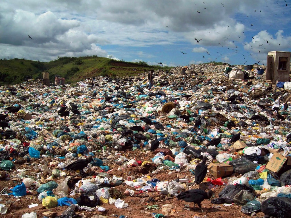 Brasil fica estagnado em coleta e tratamento de lixo, diz índice de saneamento
