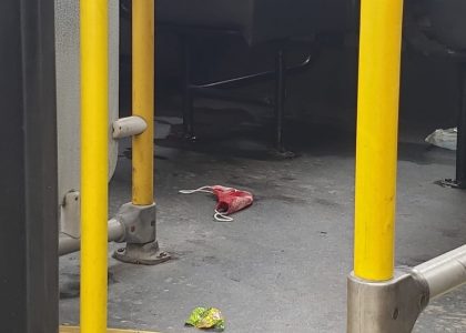 Mulher morre e três ficam feridos em ataque com faca dentro de ônibus em MG