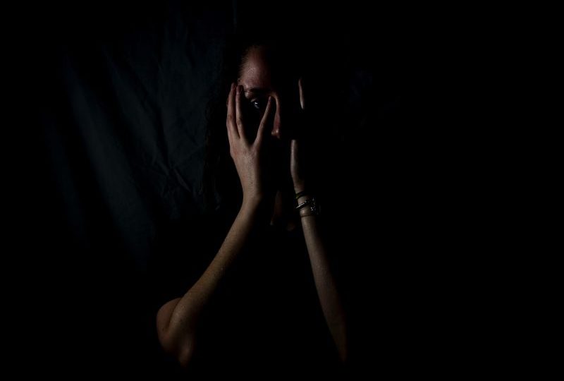 Irmãs de 18 e 27 anos denunciam estupros ocorridos na infância e pai acaba preso