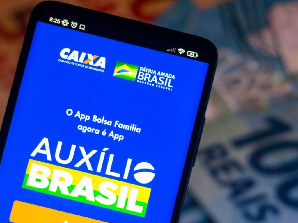 Decreto cria verbas para pagar Auxílio Brasil de R$ 400 em dezembro