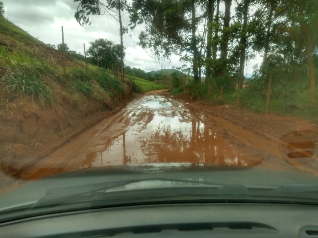 Moradores do Córrego dos Pinheiros reivindicam melhorias nas estradas