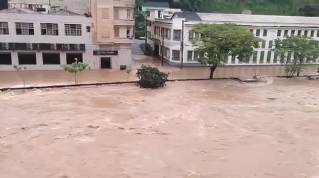 AJUDE as vítimas das chuvas e enchentes em PONTE NOVA