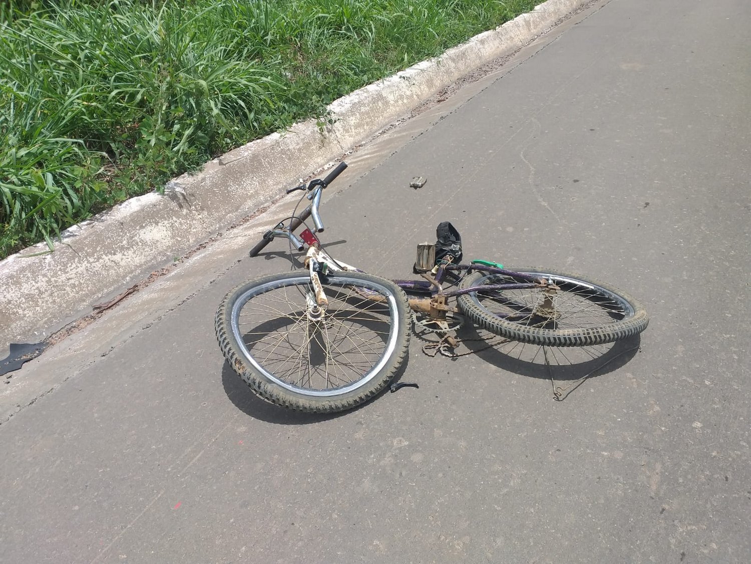 Acidente entre carro e bicicleta deixa um morto na BR-116
