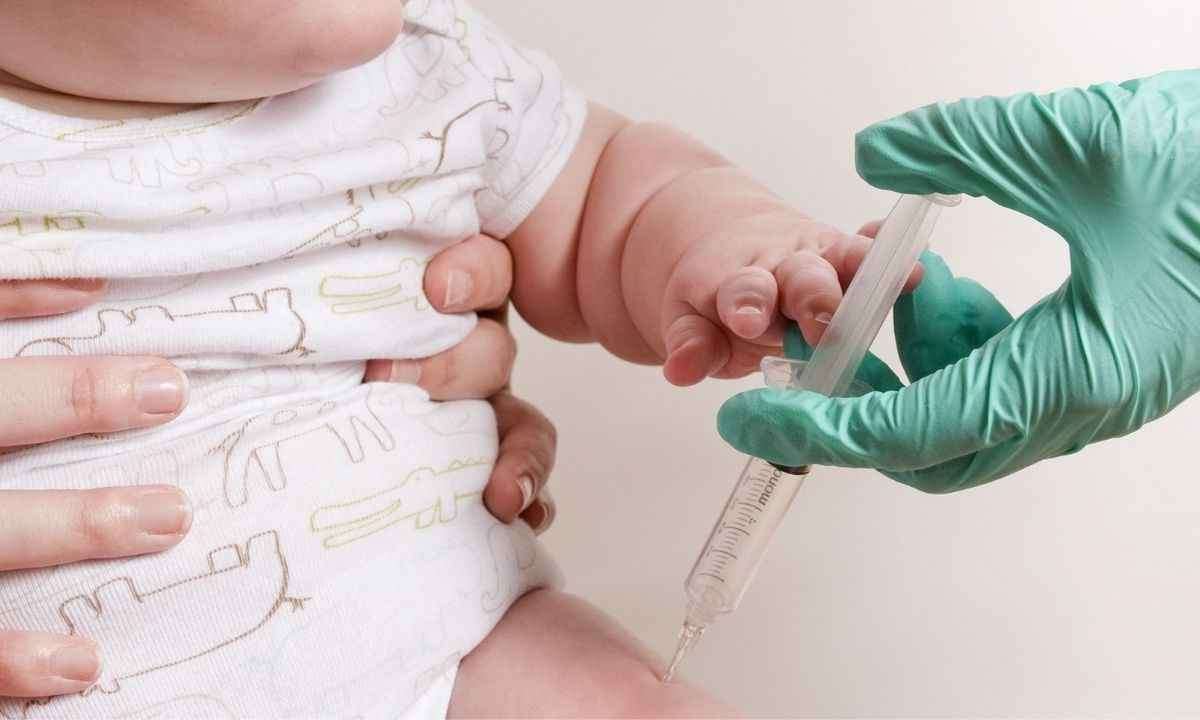 Por engano, bebê é vacinada com um frasco inteiro da Pfizer