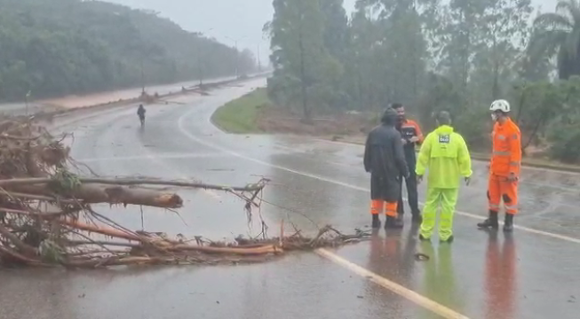 Devido às fortes chuvas, motoristas devem evitar estradas: ‘não há garantia de segurança’, diz PRF