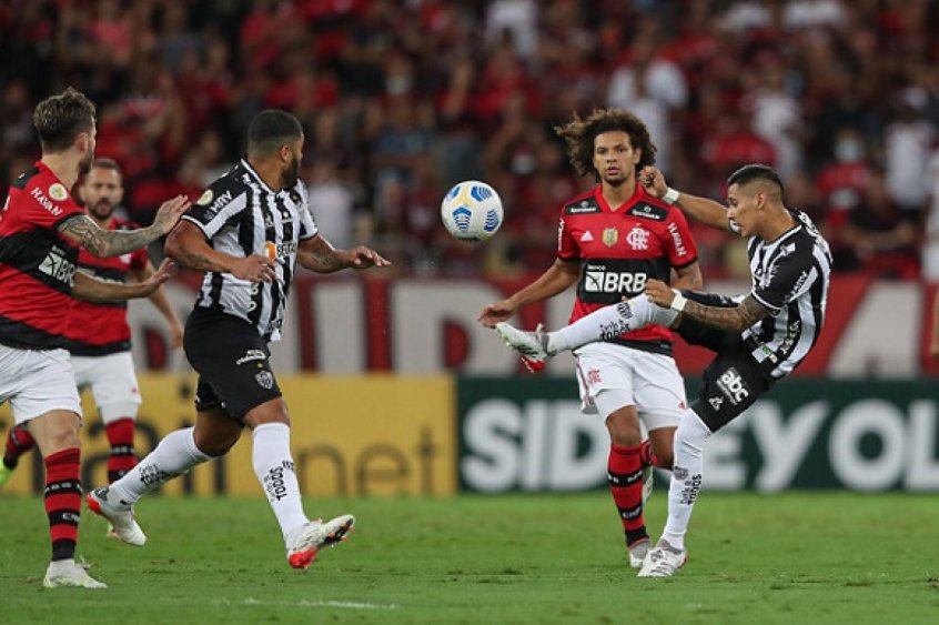 Atlético-MG e Flamengo decidem Supercopa em clima quente e pressão nos técnicos