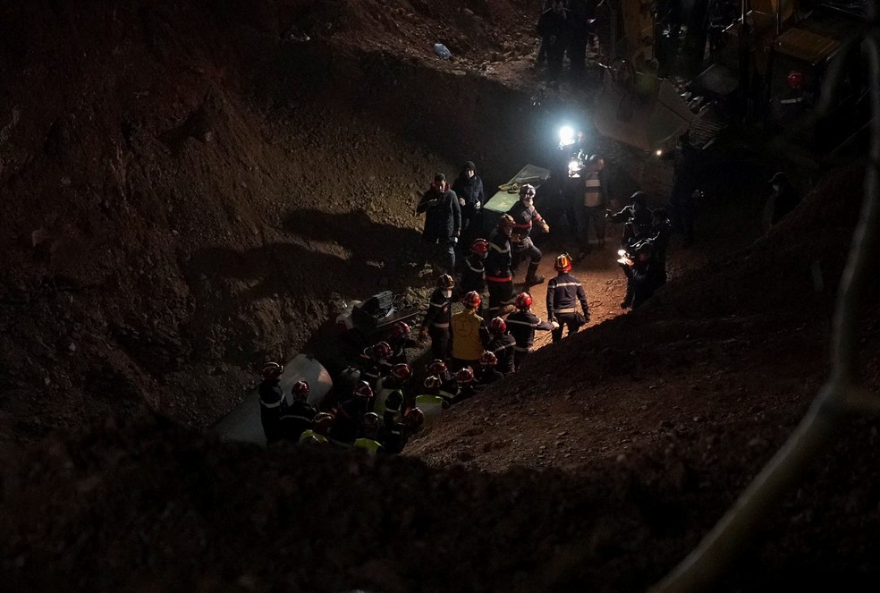 Menino de 5 anos é retirado de poço de 32 metros no Marrocos, mas não resiste e morre