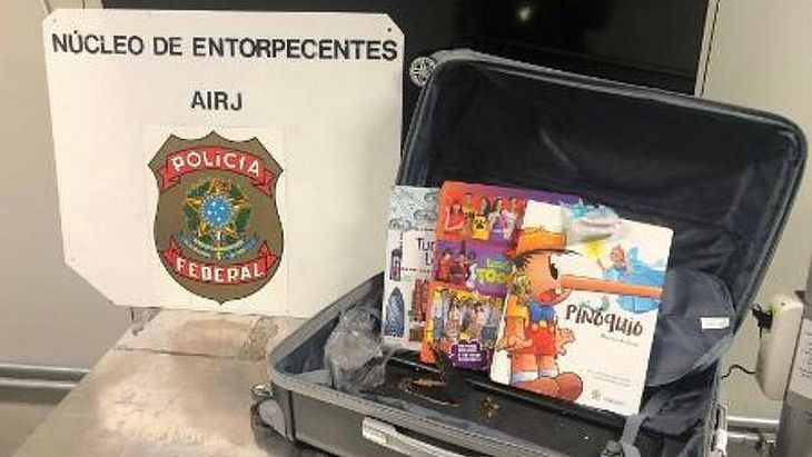 Mulher usa livro do Pinóquio para traficar cocaína para França, diz PF