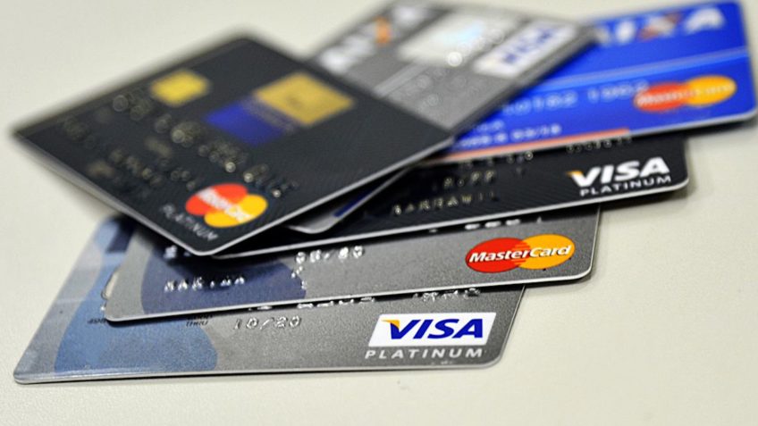 Visa e Mastercard suspendem operações na Rússia