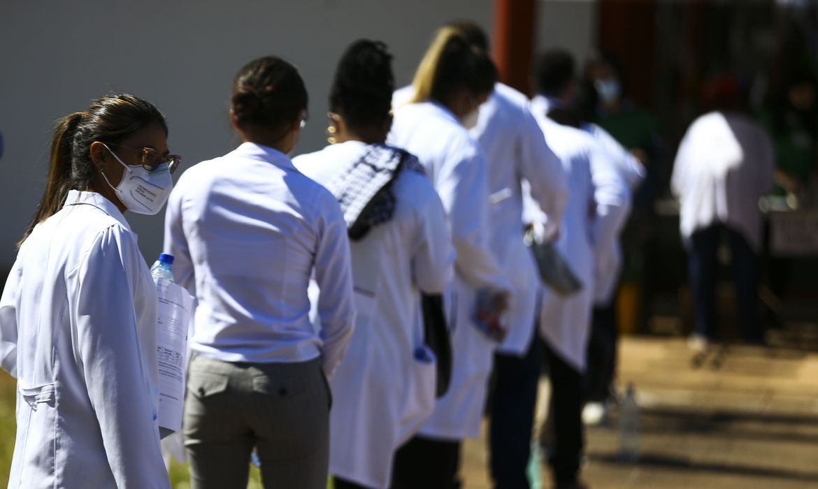 Saúde Governo anuncia contratações do programa Médicos Pelo Brasil