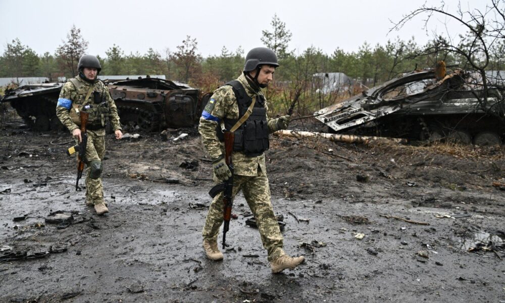 Rússia acelera retirada de tropas do norte da Ucrânia