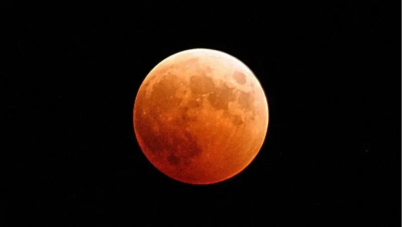 Eclipse lunar ocorrerá neste domingo e poderá ser visto em todo o Brasil
