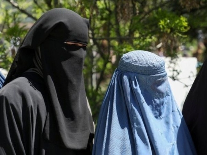 Internacional Talibãs rejeitam pedido da ONU para reverter restrições às mulheres