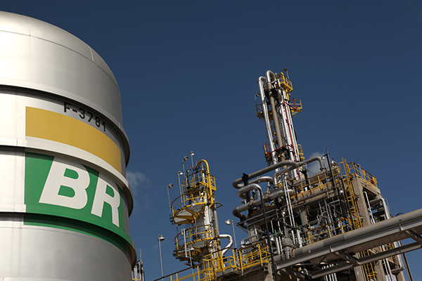 Petrobras anuncia aumento de 40 centavos no diesel a partir desta terça (10)