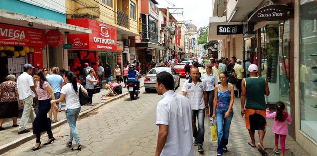 Comércio tem horário especial para compras do dia dos namorados em Manhuaçu