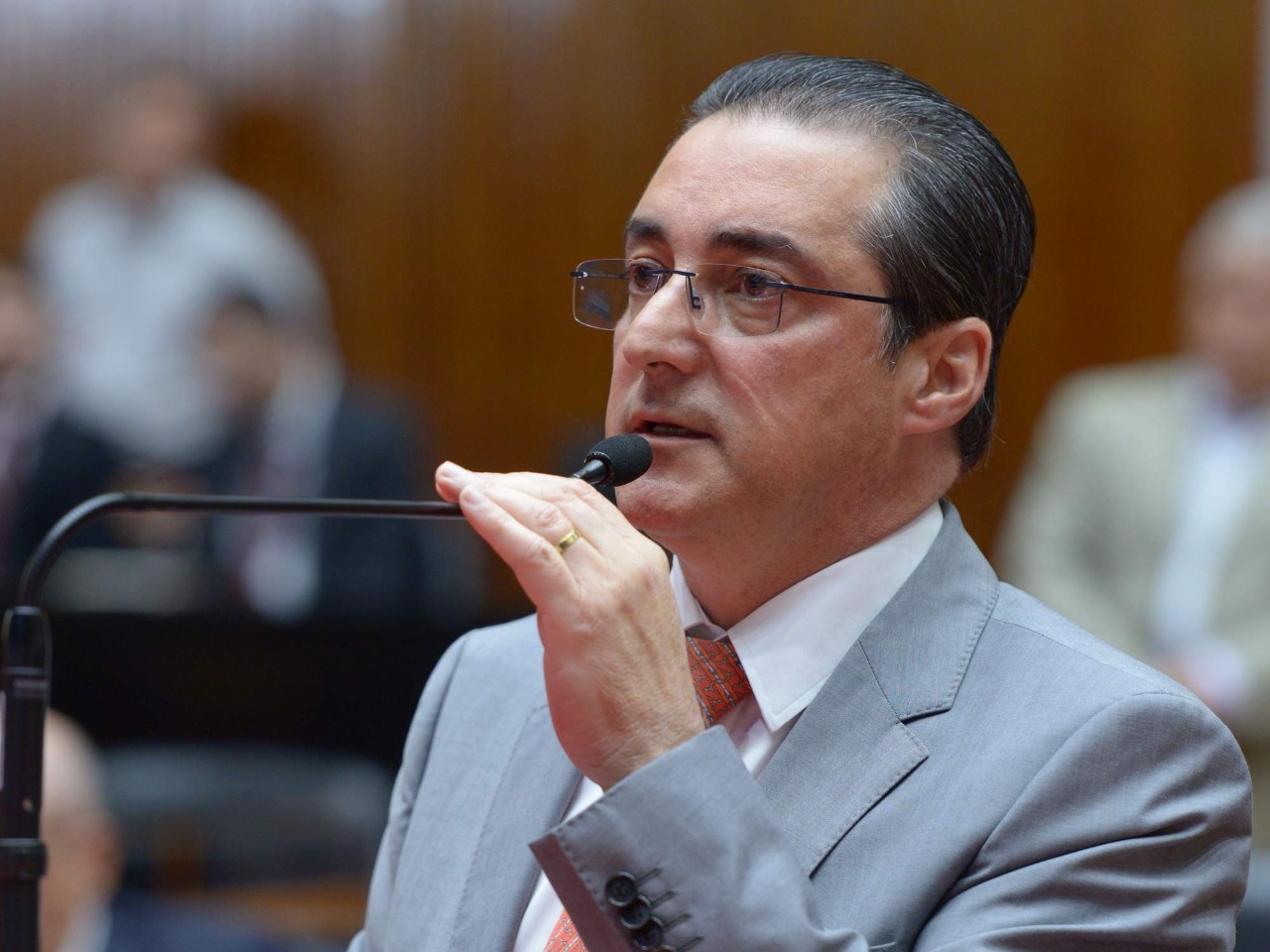Deputado João Magalhães anuncia pagamento de 1 milhão para a prefeitura de Manhuaçu fazer o calçamento na estrada de Palmeiras