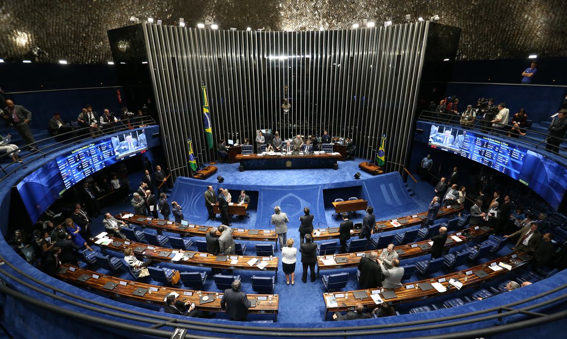 Senado aprova PEC do ‘voucher caminhoneiro’ e do aumento do Auxílio Brasil; veja os benefícios