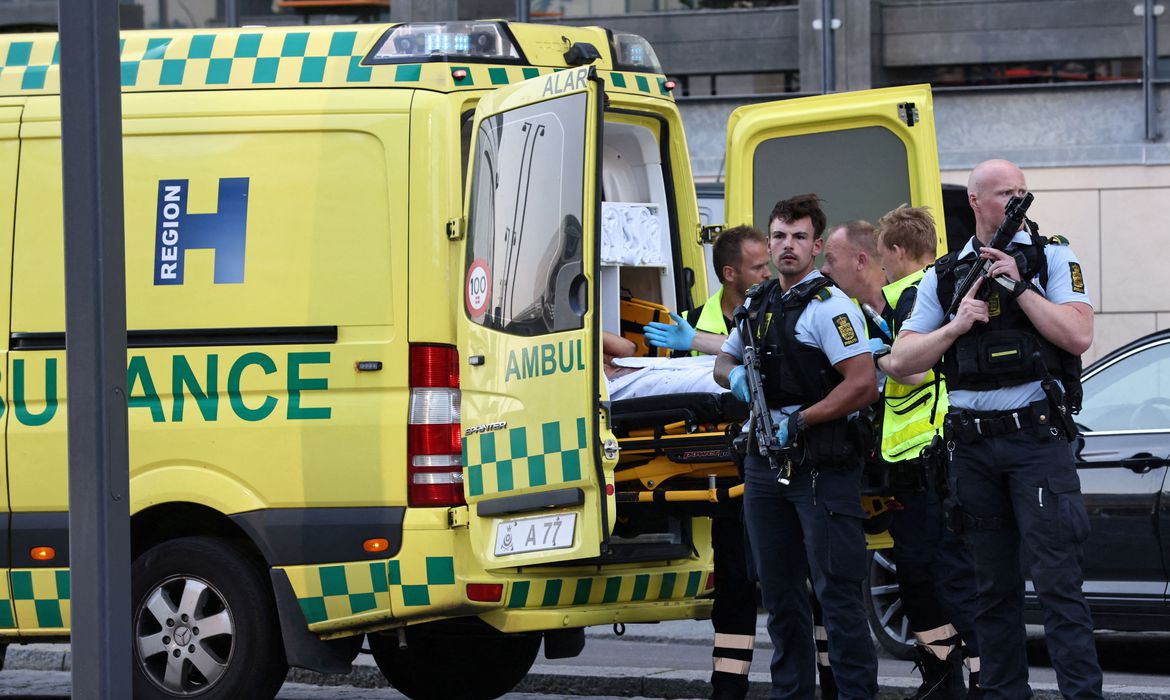 Tiroteio em shopping center de Copenhague deixa vários mortos, diz a polícia