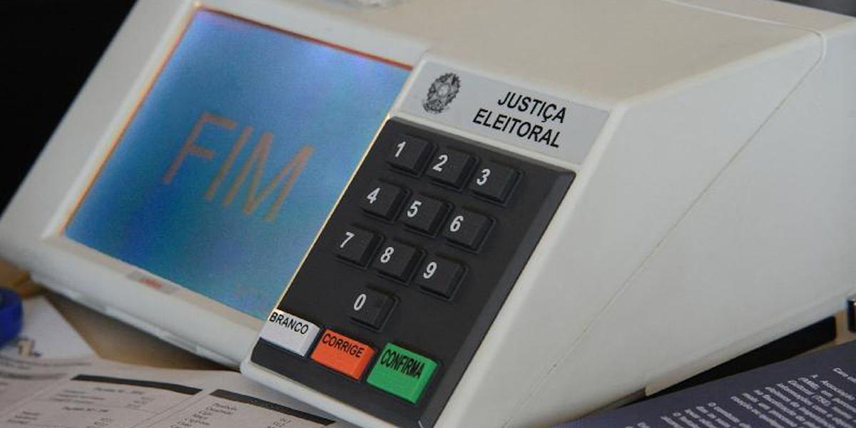 Bolsonaro critica proibição de celular na hora de votar: “Mais um abuso do TSE”