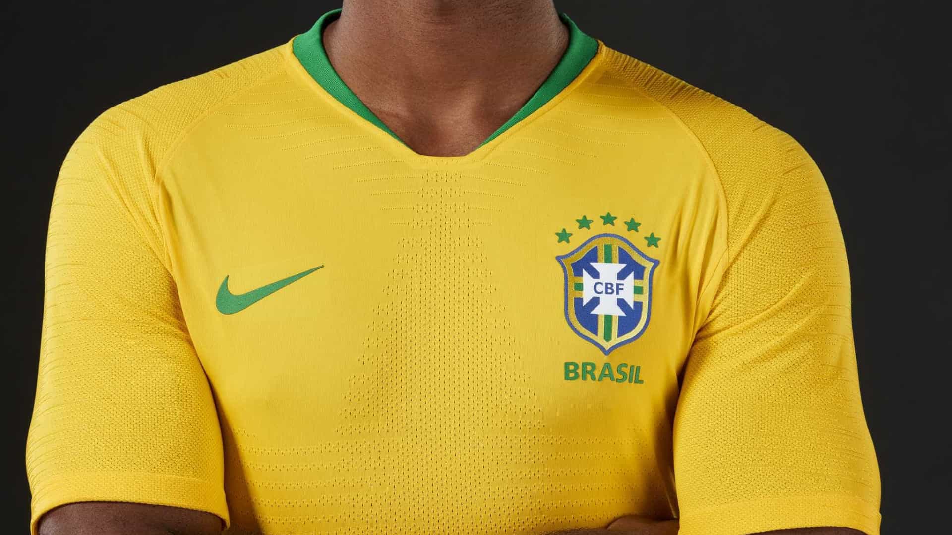 Nike proíbe nomes de Lula, Bolsonaro e ‘mito’ na camisa da seleção para a Copa